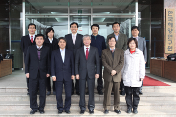 Mr. JANG Gyeong-sang, an aide to Vice Minister of Education, Science and Technology visits KORDI