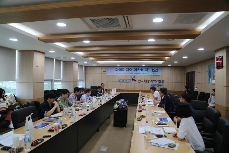 Inviting reporters from the Korea Science Journalists_image1
